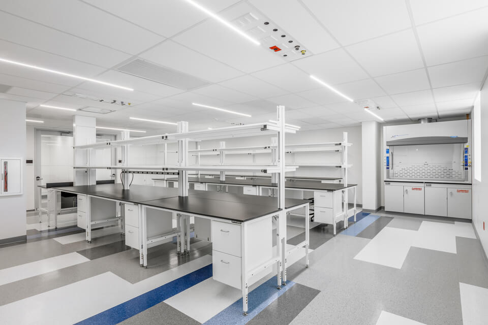 SmartLabs at 21 Erie Street, Cambridge: modular lab benching